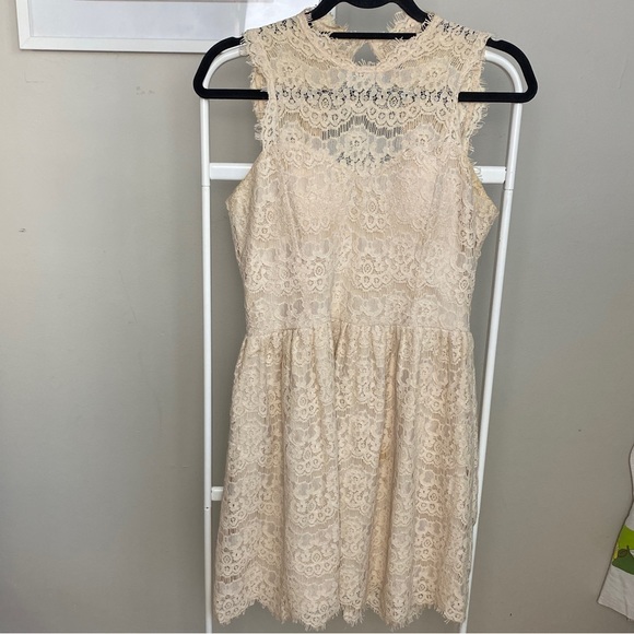 Lace Cream Dress - Picture 1 of 5